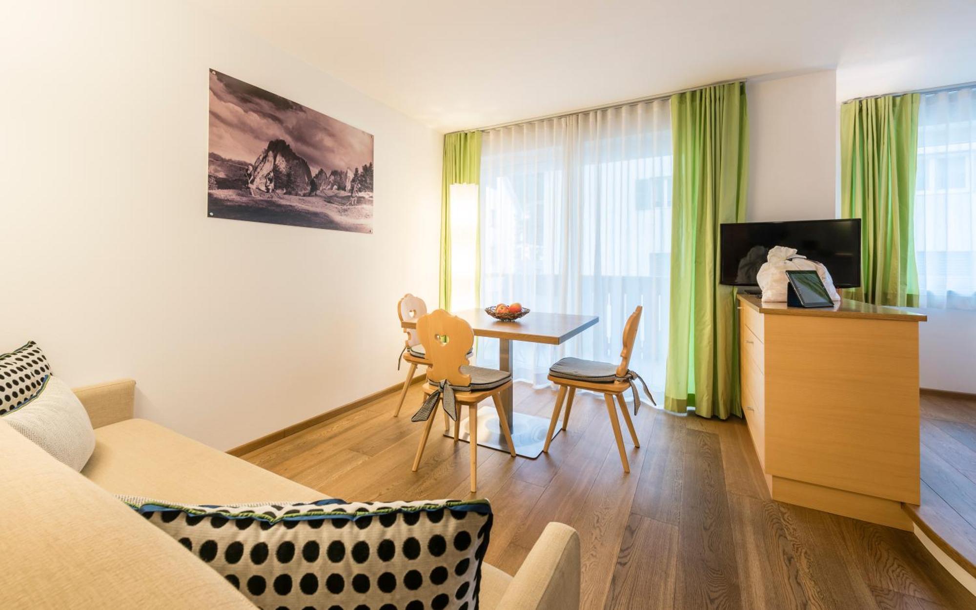 Avita - Suites To Relax Ortisei Eksteriør bilde
